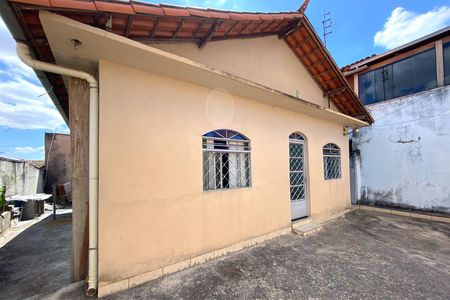 Casa à venda com 170m², 4 quartos e 2 vagas Casa à venda com 170m², 4 quartos e 2 vagasFachada interna