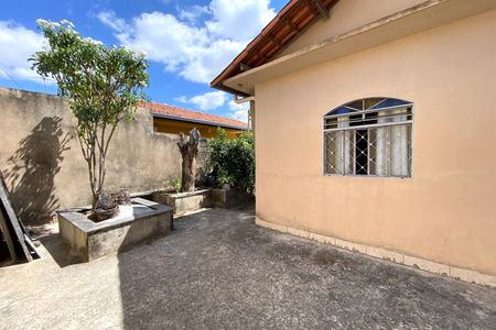 Casa à venda com 170m², 4 quartos e 2 vagas Casa à venda com 170m², 4 quartos e 2 vagasFrente