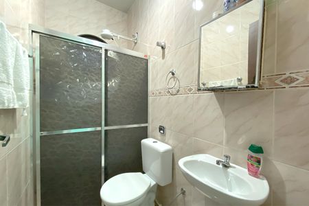 Casa à venda com 170m², 4 quartos e 2 vagas Casa à venda com 170m², 4 quartos e 2 vagasBanheiro