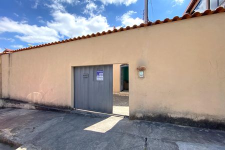 Casa à venda com 170m², 4 quartos e 2 vagas Casa à venda com 170m², 4 quartos e 2 vagasFachada