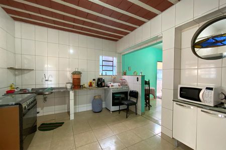 Casa à venda com 170m², 4 quartos e 2 vagas Casa à venda com 170m², 4 quartos e 2 vagasCozinha