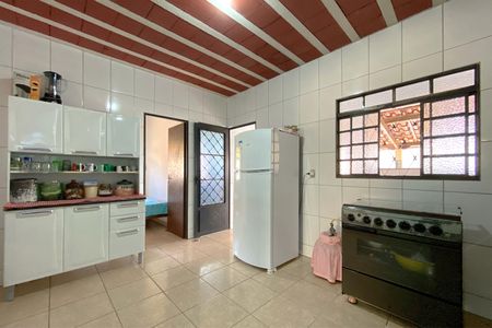 Casa à venda com 170m², 4 quartos e 2 vagas Casa à venda com 170m², 4 quartos e 2 vagasCozinha