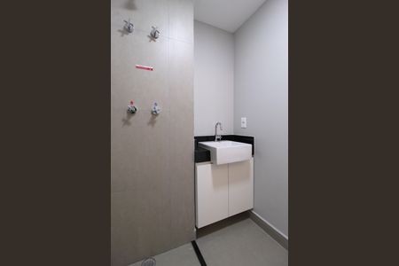 Banheiro de kitnet/studio para alugar com 1 quarto, 24m² em Vila Olímpia, São Paulo