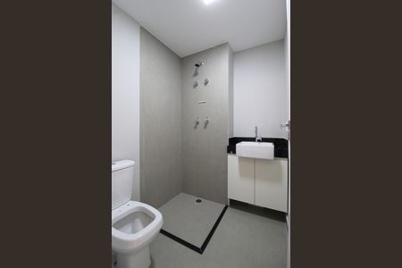 Banheiro de kitnet/studio para alugar com 1 quarto, 24m² em Vila Olímpia, São Paulo