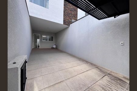 Casa à venda com 130m², 3 quartos e 2 vagas Casa à venda com 130m², 3 quartos e 2 vagasFoto 02