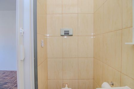 Banheiro de apartamento para alugar com 1 quarto, 49m² em Jardim Dona Leopoldina, Porto Alegre