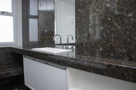 Apartamento para alugar com 117m², 2 quartos e 2 vagas Apartamento para alugar com 117m², 2 quartos e 2 vagasBanheiro
