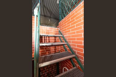 Apartamento para alugar com 360m², 2 quartos e 1 vaga Apartamento para alugar com 360m², 2 quartos e 1 vagaEscada