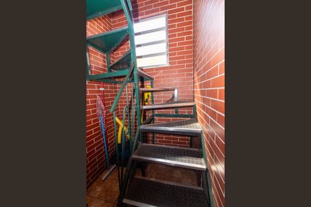 Apartamento para alugar com 360m², 2 quartos e 1 vaga Apartamento para alugar com 360m², 2 quartos e 1 vagaEscada