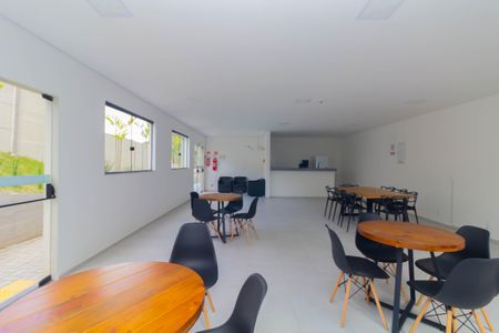 Apartamento para alugar com 40m², 2 quartos e 1 vaga Apartamento para alugar com 40m², 2 quartos e 1 vagaÁrea comum - Salão de festas