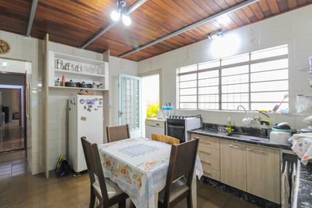 Casa à venda com 150m², 2 quartos e 3 vagas Casa à venda com 150m², 2 quartos e 3 vagasCozinha