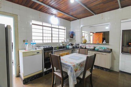 Casa à venda com 150m², 2 quartos e 3 vagas Casa à venda com 150m², 2 quartos e 3 vagasCozinha
