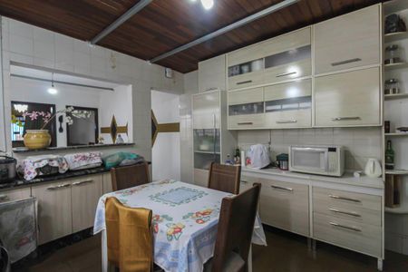 Casa à venda com 150m², 2 quartos e 3 vagas Casa à venda com 150m², 2 quartos e 3 vagasCozinha