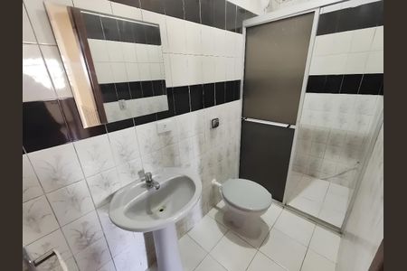 Banheiro de casa para alugar com 2 quartos, 59m² em Vera Cruz, Belo Horizonte