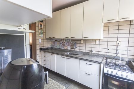 Apartamento à venda com 145m², 4 quartos e 2 vagas Apartamento à venda com 145m², 4 quartos e 2 vagasCozinha