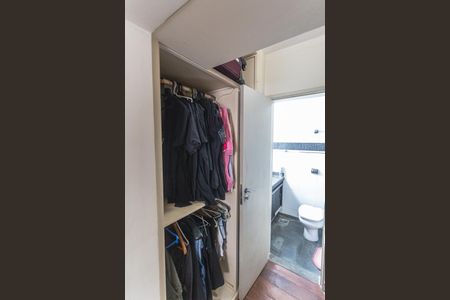 Apartamento à venda com 145m², 4 quartos e 2 vagas Apartamento à venda com 145m², 4 quartos e 2 vagasCloset da Suíte