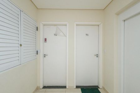 Apartamento para alugar com 69m², 2 quartos e 2 vagasPorta do apartamento