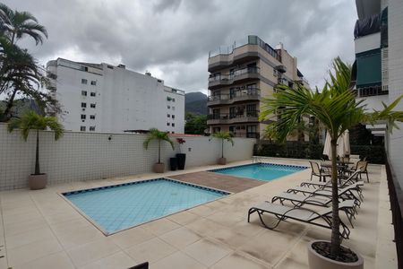 Apartamento à venda com 133m², 2 quartos e 1 vaga Apartamento à venda com 133m², 2 quartos e 1 vagaÁrea comum - Piscina