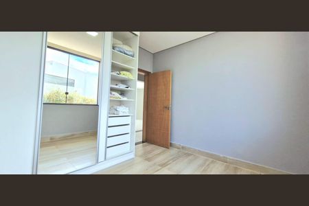 Casa de condomínio à venda com 282m², 3 quartos e 4 vagasQuarto 2