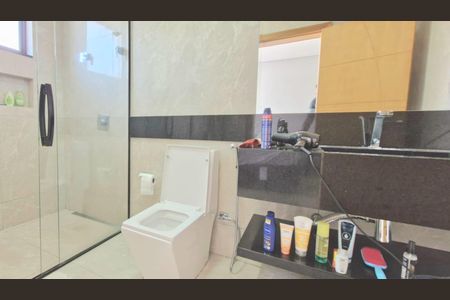 Casa de condomínio à venda com 282m², 3 quartos e 4 vagasBanheiro da Suíte