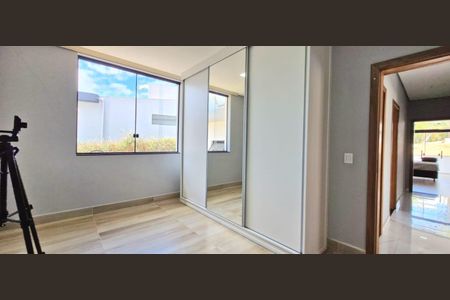 Quarto 1 de casa de condomínio à venda com 3 quartos, 282m² em , Lagoa Santa