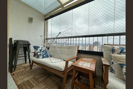 Apartamento à venda com 84m², 3 quartos e 2 vagas Apartamento à venda com 84m², 3 quartos e 2 vagasVaranda