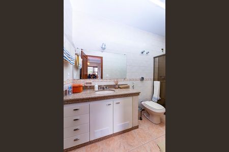 Casa à venda com 360m², 3 quartos e 6 vagas Casa à venda com 360m², 3 quartos e 6 vagasBanheiro da Suíte