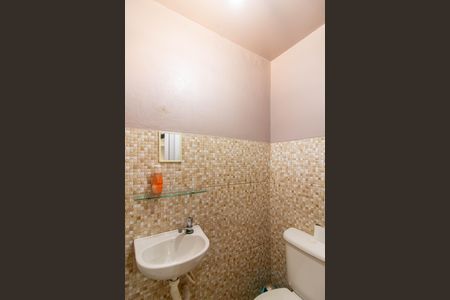 Casa à venda com 93m², 3 quartos e 4 vagas Casa à venda com 93m², 3 quartos e 4 vagasLavabo da Area Gourmet