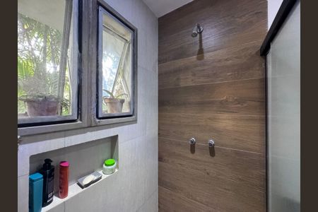 Casa à venda com 320m², 4 quartos e 2 vagas Casa à venda com 320m², 4 quartos e 2 vagasSuíte 1 - Banheiro