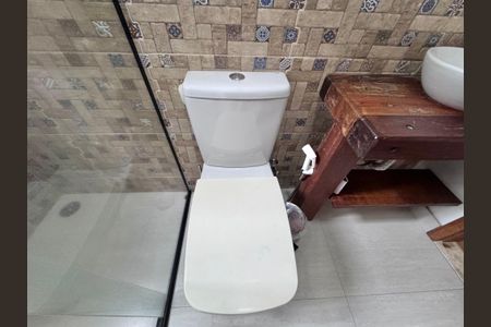 Casa à venda com 320m², 4 quartos e 2 vagas Casa à venda com 320m², 4 quartos e 2 vagasBanheiro Social