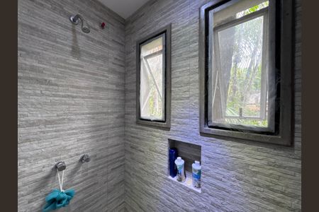 Casa à venda com 320m², 4 quartos e 2 vagas Casa à venda com 320m², 4 quartos e 2 vagasSuíte 2 - Banheiro