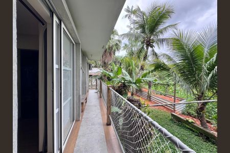 Casa à venda com 320m², 4 quartos e 2 vagas Casa à venda com 320m², 4 quartos e 2 vagasSuíte 1 - Varanda