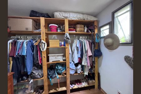Casa à venda com 320m², 4 quartos e 2 vagas Casa à venda com 320m², 4 quartos e 2 vagasSuíte 1 - Closet