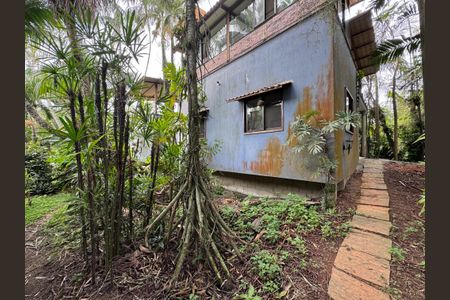 Casa à venda com 320m², 4 quartos e 2 vagas Casa à venda com 320m², 4 quartos e 2 vagasÁrea externa