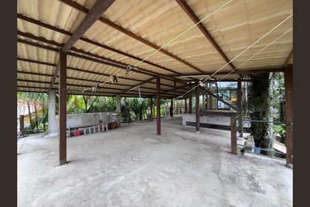 Casa à venda com 320m², 4 quartos e 2 vagas Casa à venda com 320m², 4 quartos e 2 vagasÁrea Comum - Salão