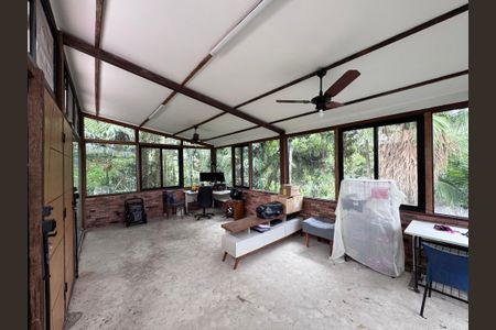 Casa à venda com 320m², 4 quartos e 2 vagas Casa à venda com 320m², 4 quartos e 2 vagasQuarto