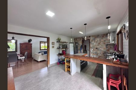 Casa à venda com 320m², 4 quartos e 2 vagas Casa à venda com 320m², 4 quartos e 2 vagasCozinha