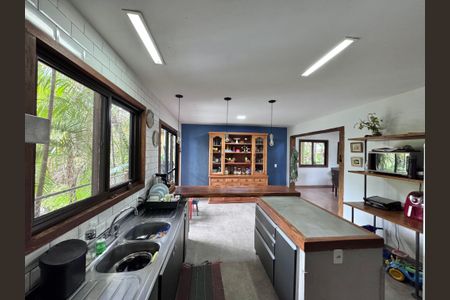 Casa à venda com 320m², 4 quartos e 2 vagas Casa à venda com 320m², 4 quartos e 2 vagasCozinha