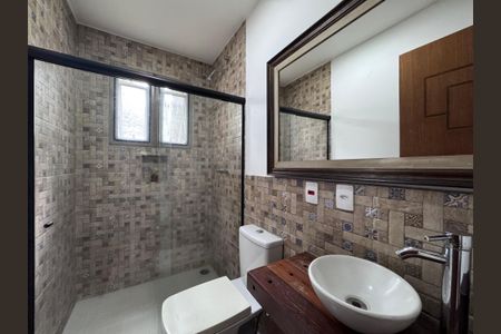 Casa à venda com 320m², 4 quartos e 2 vagas Casa à venda com 320m², 4 quartos e 2 vagasBanheiro Social