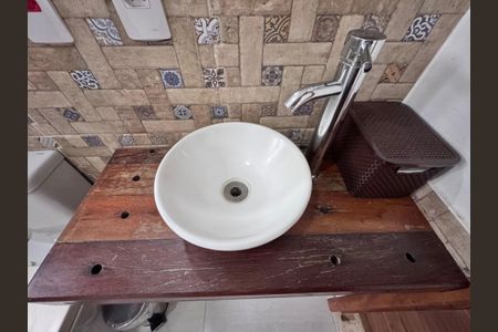 Casa à venda com 320m², 4 quartos e 2 vagas Casa à venda com 320m², 4 quartos e 2 vagasBanheiro Social