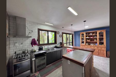 Casa à venda com 320m², 4 quartos e 2 vagas Casa à venda com 320m², 4 quartos e 2 vagasCozinha