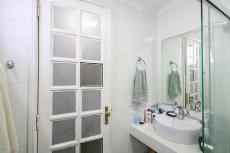 Apartamento à venda com 95m², 2 quartos e 3 vagas Apartamento à venda com 95m², 2 quartos e 3 vagasBanheiro da Suíte