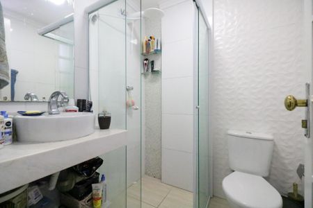 Apartamento à venda com 95m², 2 quartos e 3 vagas Apartamento à venda com 95m², 2 quartos e 3 vagasBanheiro da Suíte
