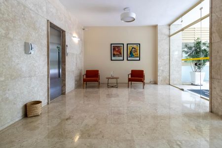 Apartamento à venda com 213m², 3 quartos e 2 vagas Apartamento à venda com 213m², 3 quartos e 2 vagasCorredor