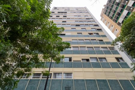 Apartamento à venda com 213m², 3 quartos e 2 vagas Apartamento à venda com 213m², 3 quartos e 2 vagasVista