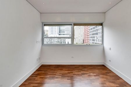 Apartamento à venda com 213m², 3 quartos e 2 vagas Apartamento à venda com 213m², 3 quartos e 2 vagasQuarto