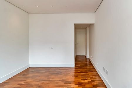 Apartamento à venda com 213m², 3 quartos e 2 vagas Apartamento à venda com 213m², 3 quartos e 2 vagasCorredor