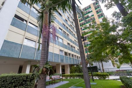 Apartamento à venda com 213m², 3 quartos e 2 vagas Apartamento à venda com 213m², 3 quartos e 2 vagasVista