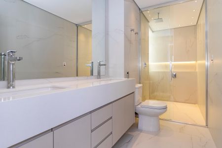 Apartamento à venda com 213m², 3 quartos e 2 vagas Apartamento à venda com 213m², 3 quartos e 2 vagasBanheiro