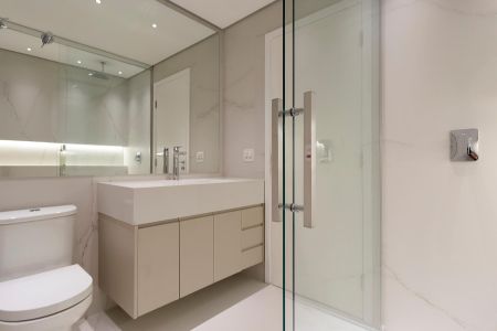 Apartamento à venda com 213m², 3 quartos e 2 vagas Apartamento à venda com 213m², 3 quartos e 2 vagasBanheiro